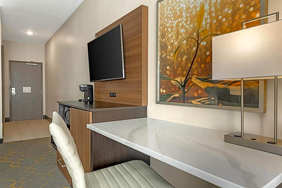 Best Western Plus Isanti