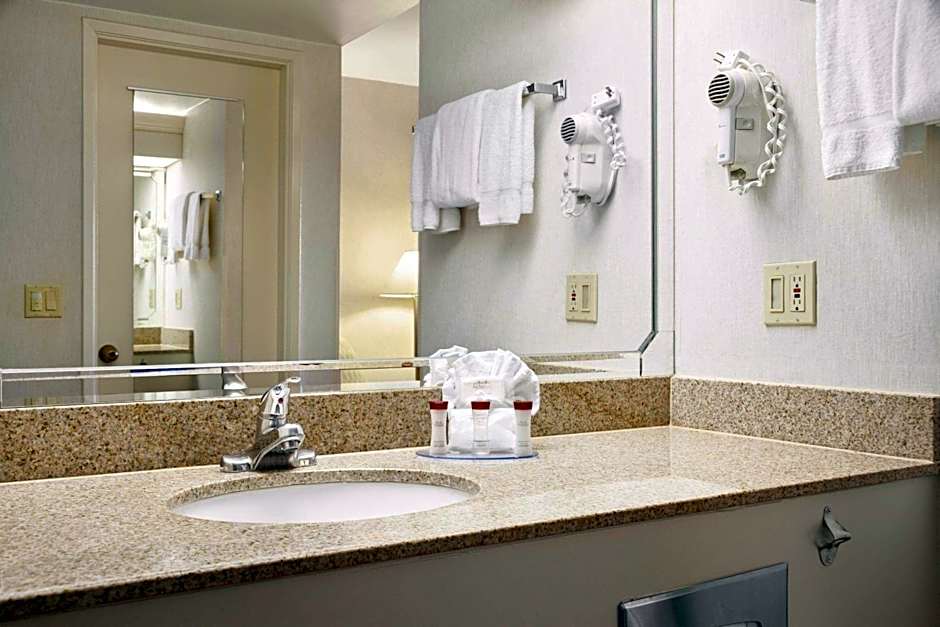 Ramada by Wyndham Costa Mesa/Newport Beach