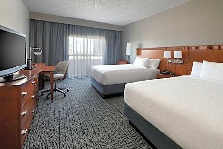Guest Room, 2 Queen, Courtyard View, Balcony, Patio