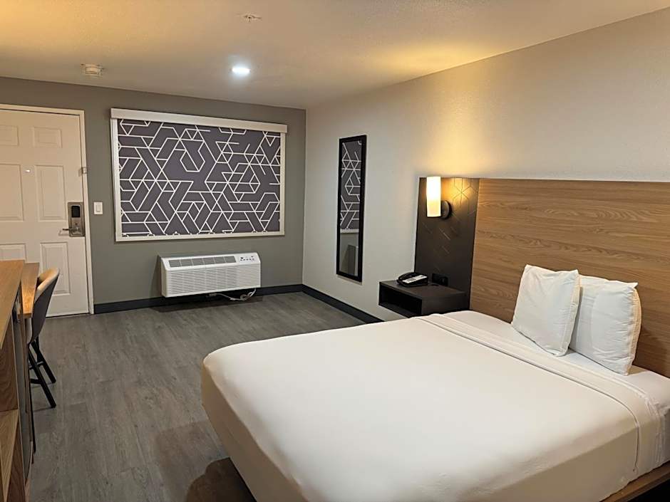 Rodeway Inn & Suites Thousand Palms - Rancho Mirage