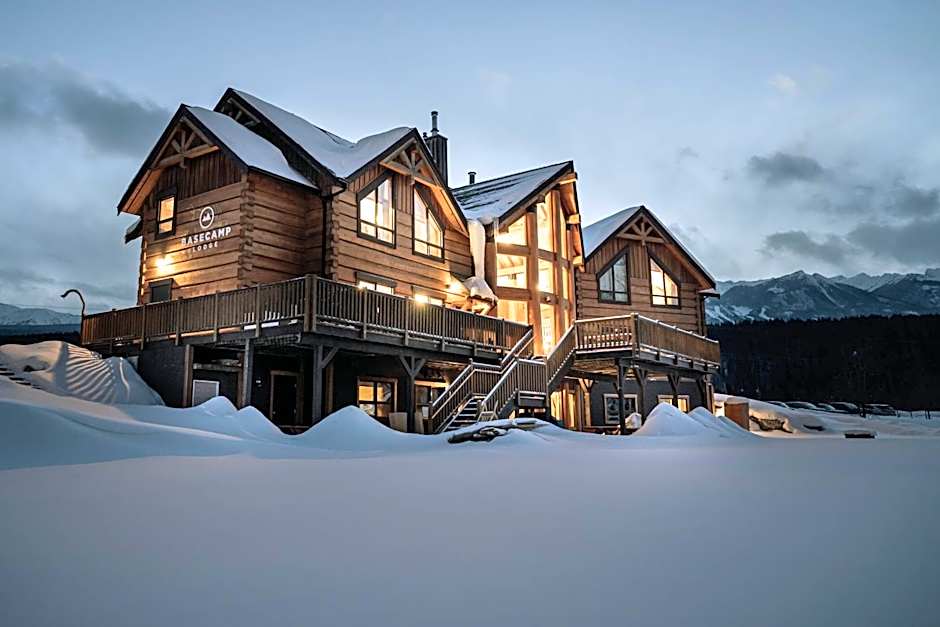 Basecamp Lodge Golden