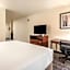 Cobblestone Hotel & Suites - Newport