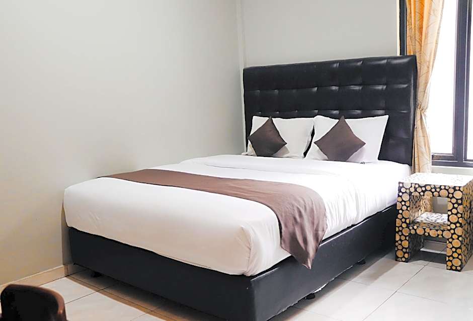 Red Chilies Hill Hotel