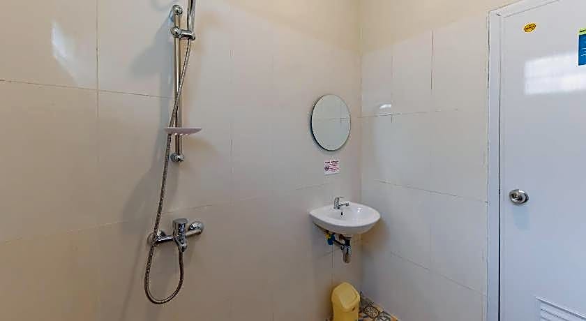 RedDoorz Plus @ Bagusrangin Street 2