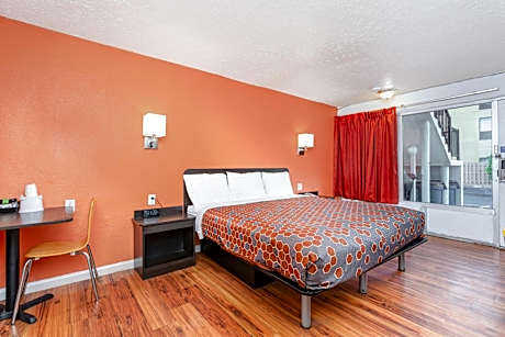 King Bed Accessible Non-Smoking