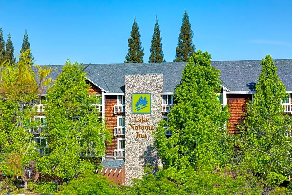 Lake Natoma Inn