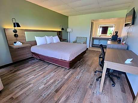 1 King Bed Nonsmoking