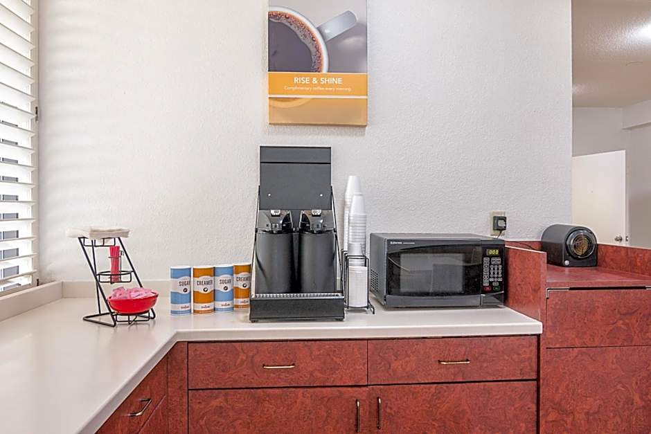 Motel 6-Newnan, GA