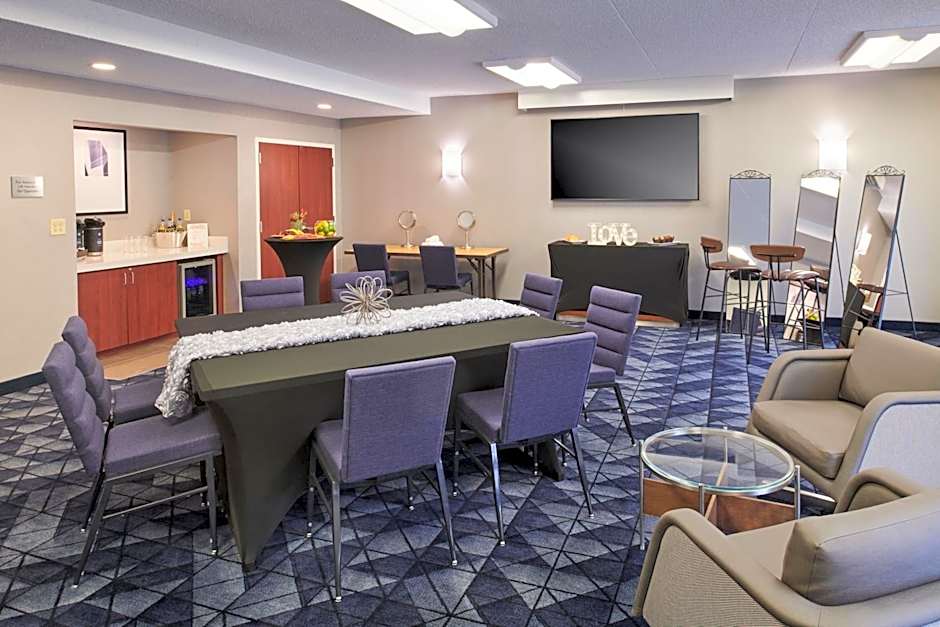 Courtyard By Marriott Detroit Livonia