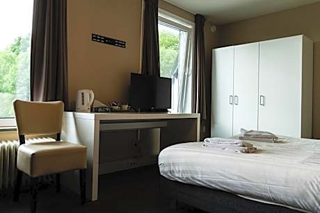 Budget Double Room with Shared Bathroom