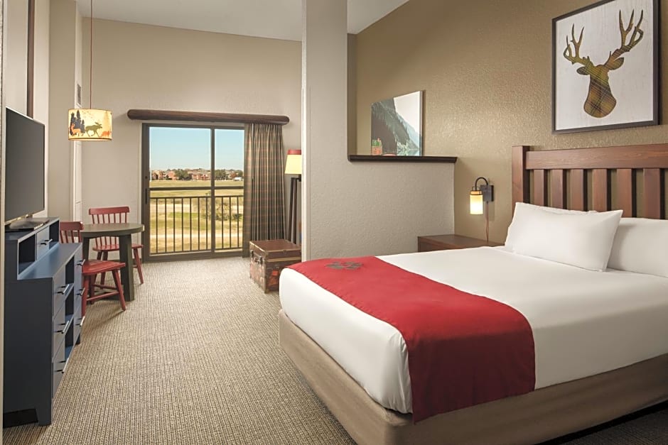 Photo 1 of 2 of Luxury King Suite - Water Park Included