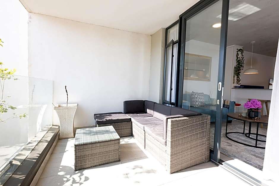 Hugos Seaside Haven E210