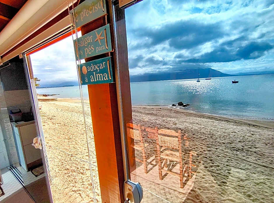 Casa charmosa pé na areia por do sol