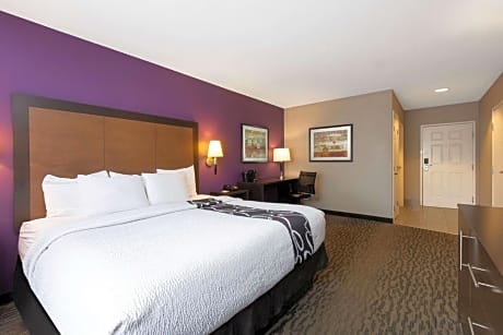 1 King Bed, Deluxe, Non-Smoking