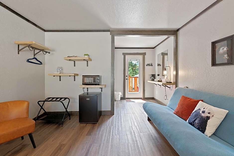 Lake Village Lodge