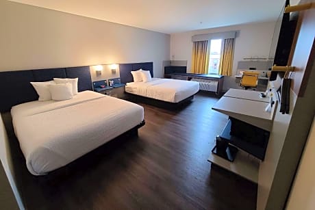 2 Queen Beds First Floor Non-Smoking