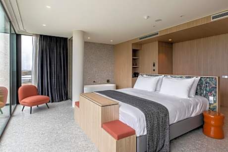 King Room with Spa Bath