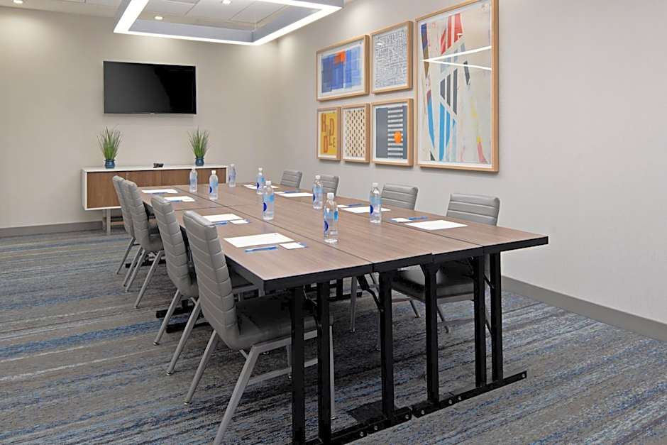 Holiday Inn Express and Suites Valencia - Santa Clarita By IHG