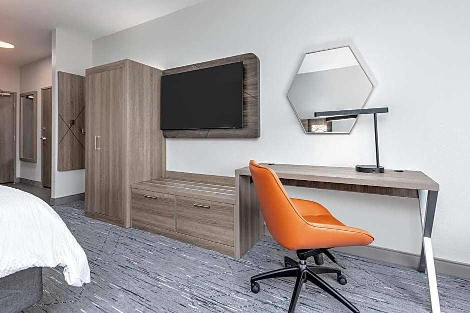Holiday Inn Express & Suites Austin Airport East By IHG