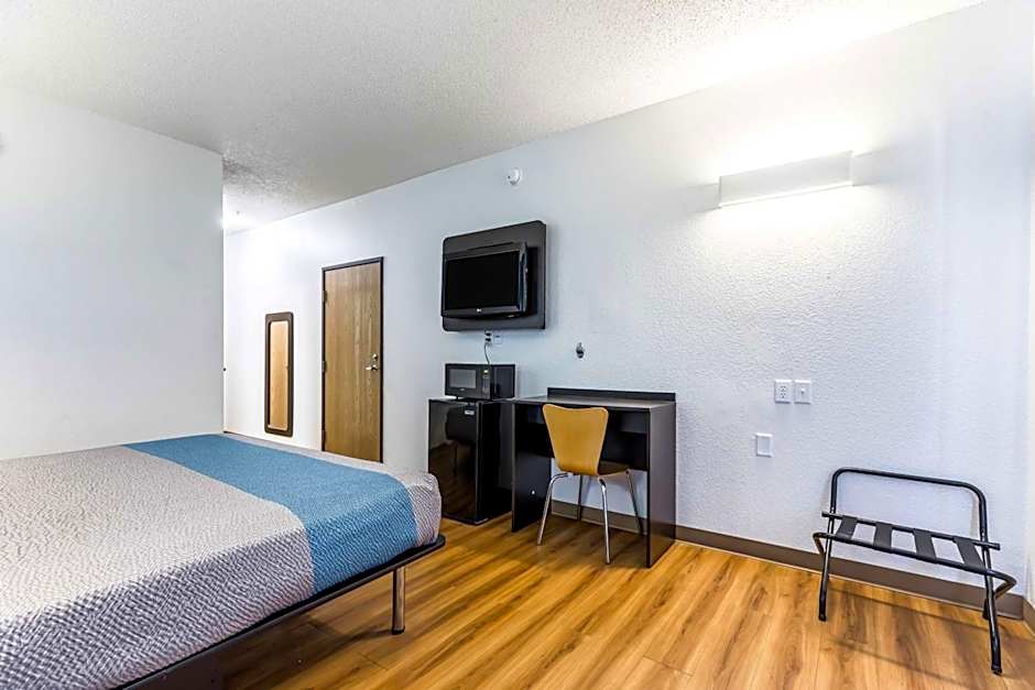 Motel 6-Indianapolis, IN - Southport