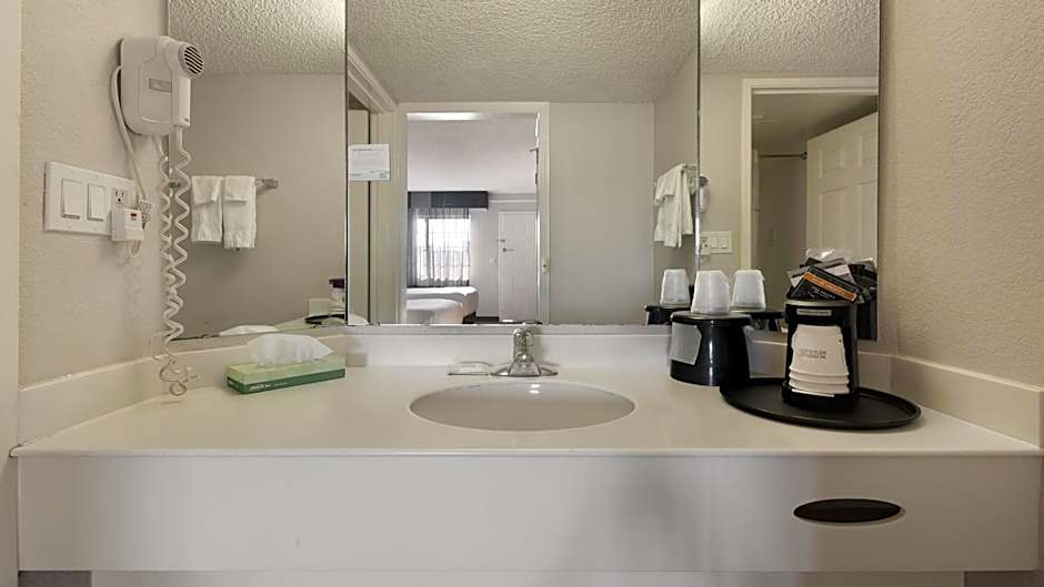 Howard Johnson by Wyndham Sacramento Downtown
