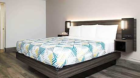 1 King Bed | Mobility Accessible Tub, Nsmk