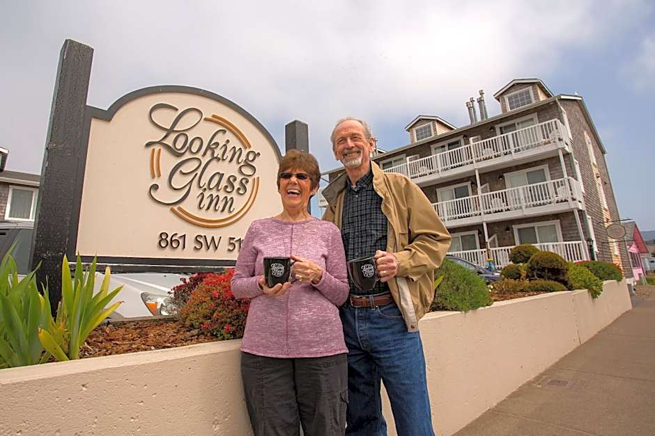 Looking Glass Inn