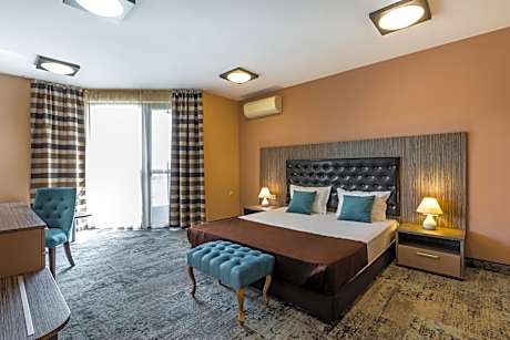 Double Studio (Balcony) Free Parking