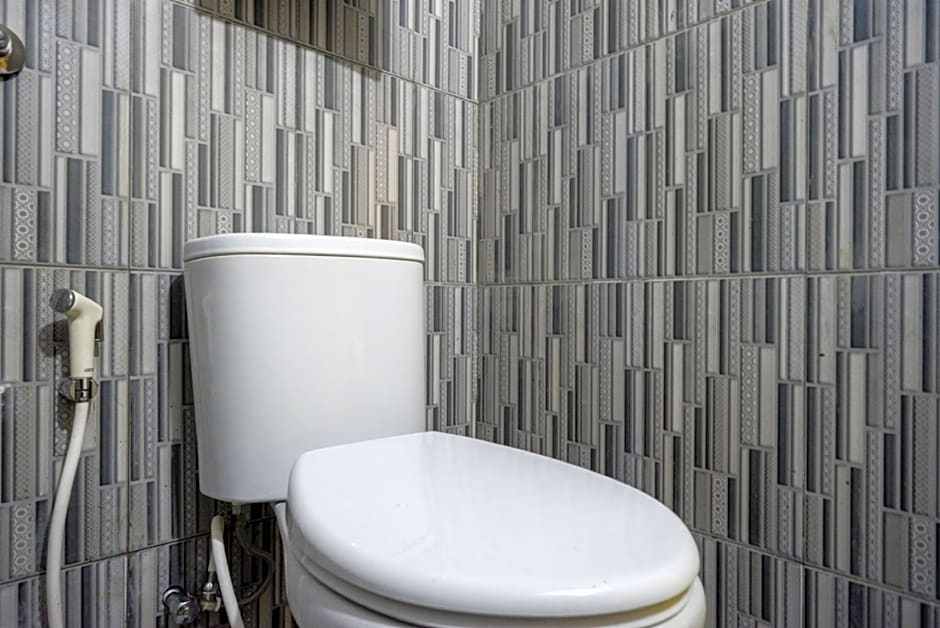 RedDoorz @ Jalan Gatot Subroto Semarang