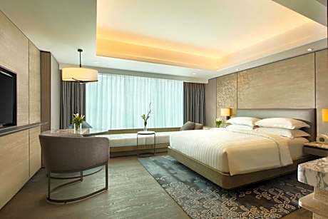 Guest room, 1 King, Pool view