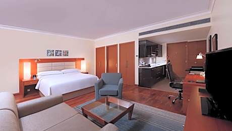 Deluxe King Room with Kitchenette