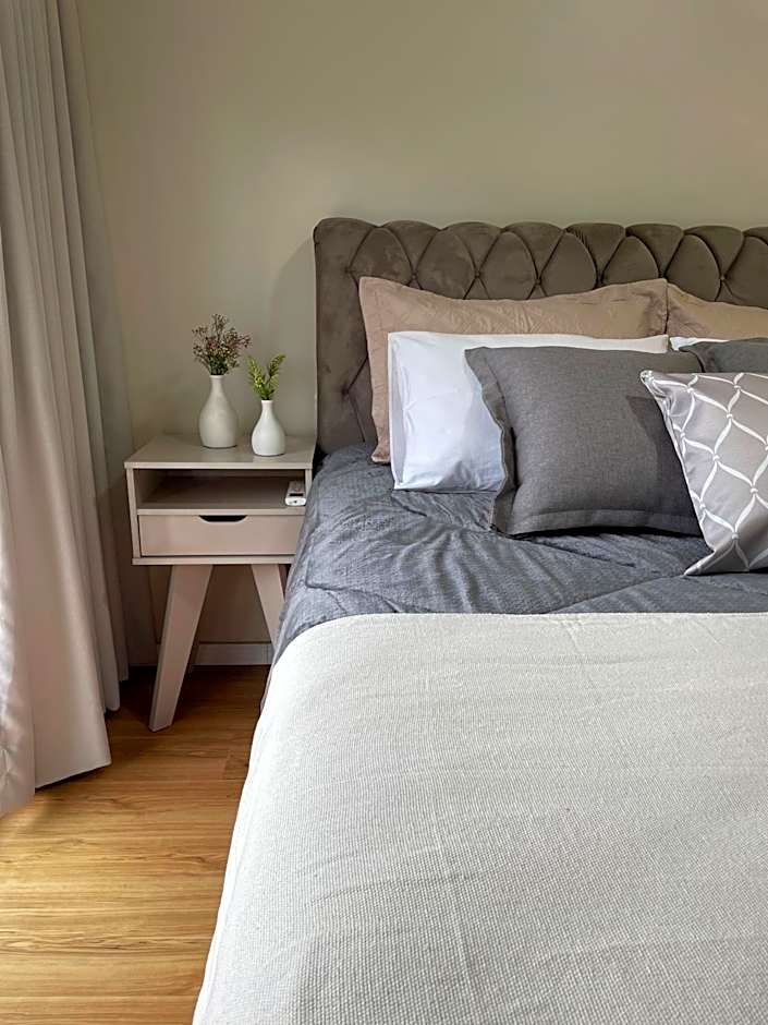 Apto todo climatizado a 5min da Vila Germânica, 3 quartos mais um quarto conjugado, berço e garagem