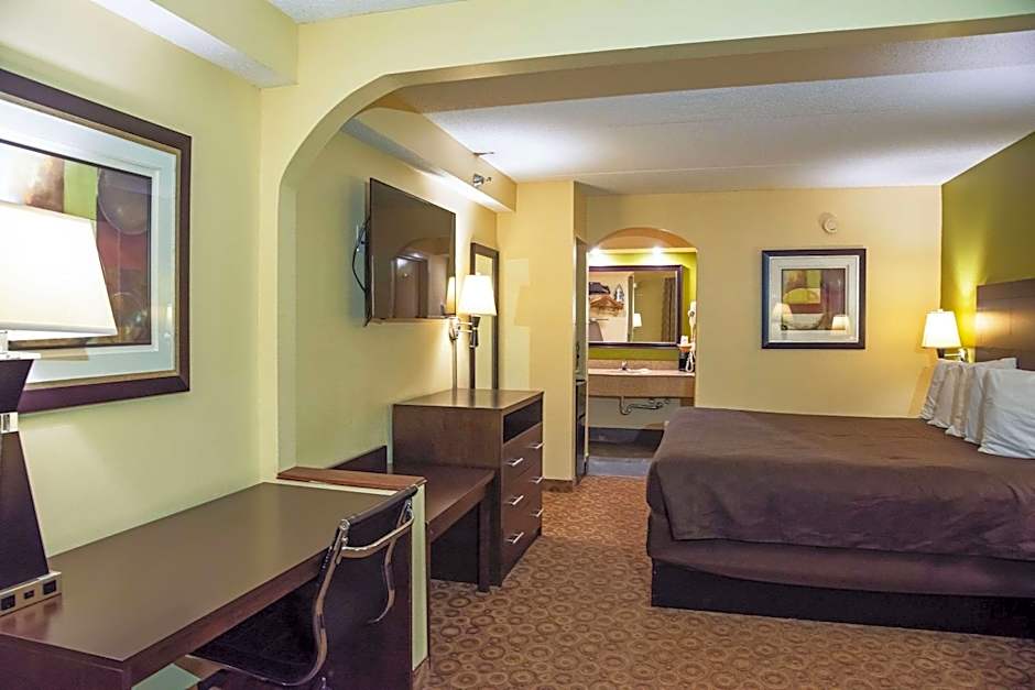 Rodeway Inn & Suites North Clarksville