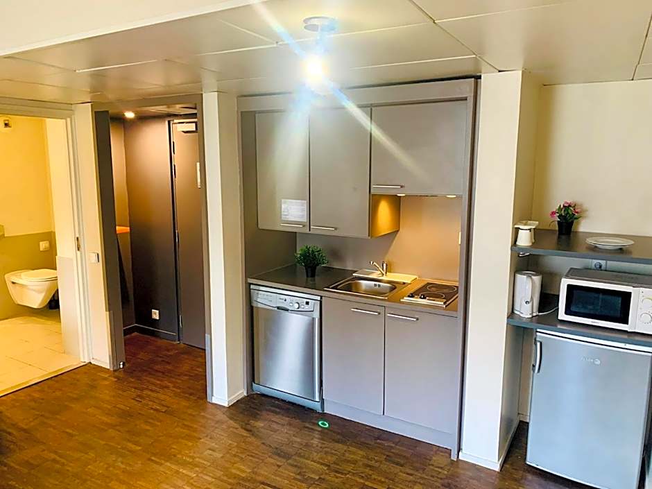 Standing Hotel Suites by Actisource