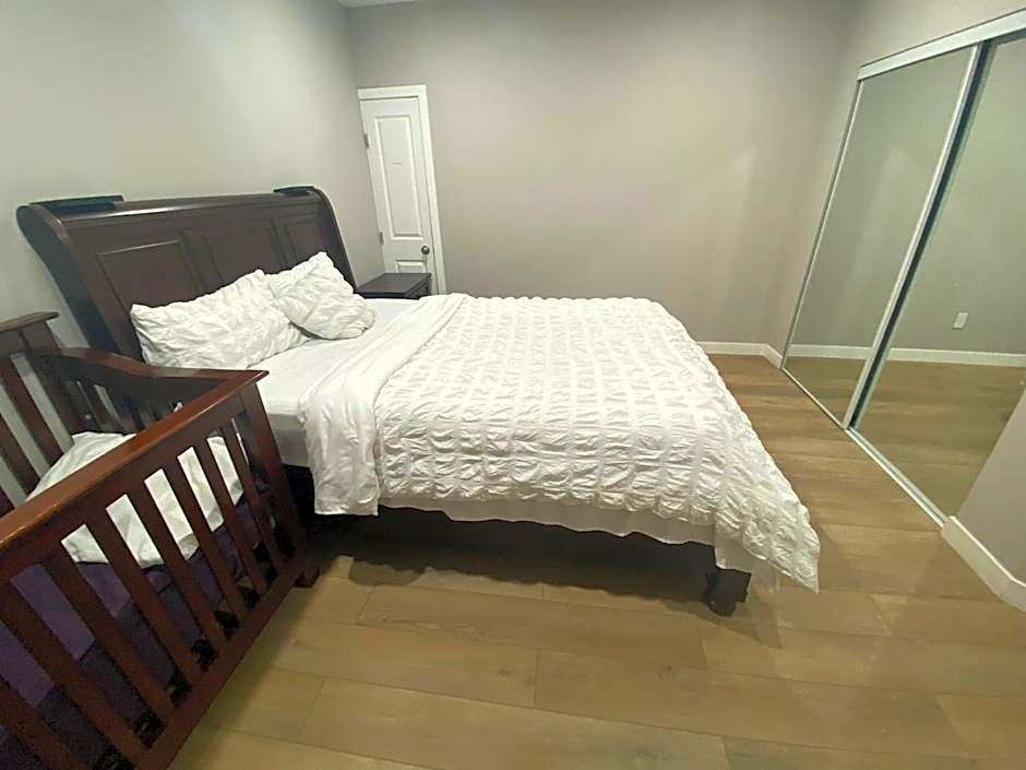 Private Entrance 2 Bed 1 Bath
