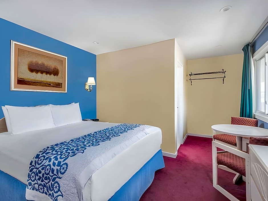 Days Inn by Wyndham Hicksville Long Island