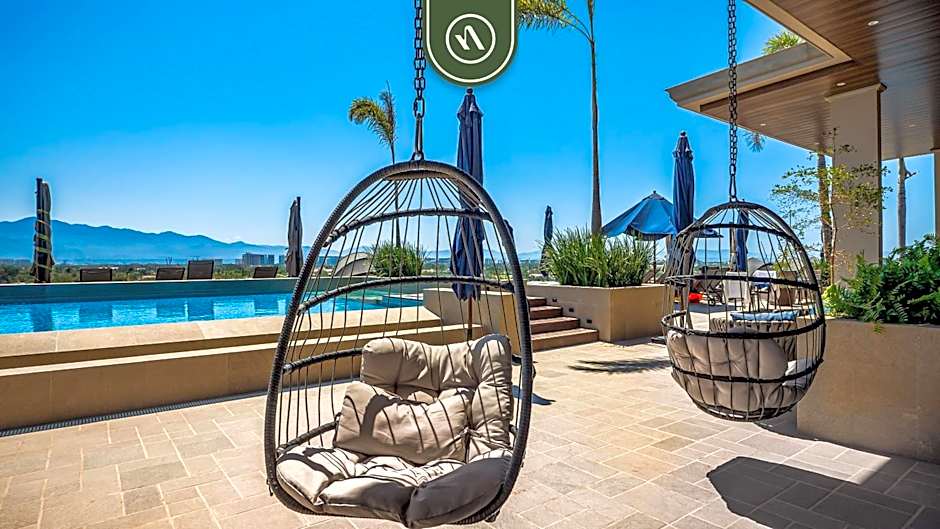 Cozy Apt with Private Terrace - Rooftop Pool