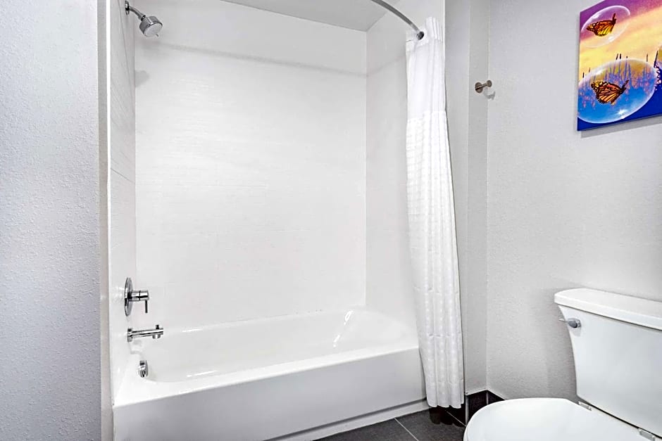 LaQuinta Suites by Wyndham South Bend Notre Dame Area