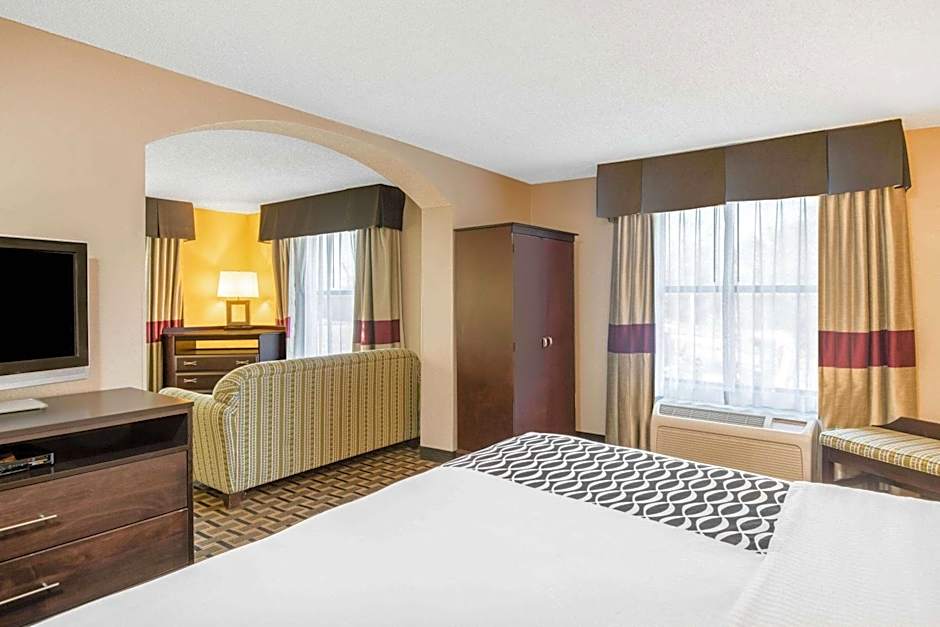 La Quinta Inn & Suites by Wyndham Denison - North Lake Texoma