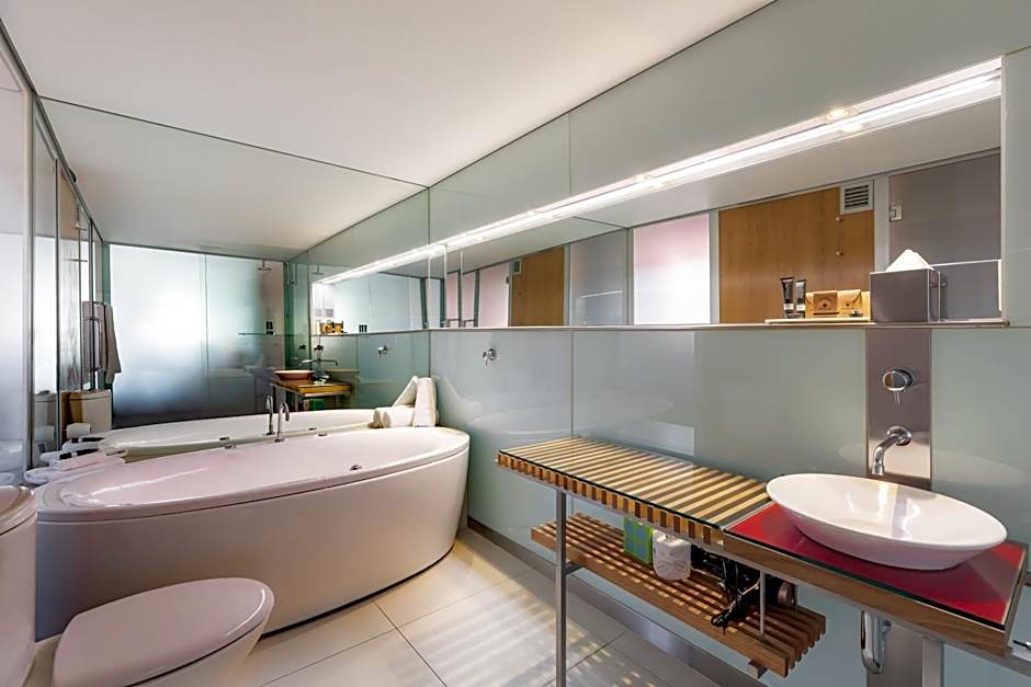 The Henry Jones Art Hotel