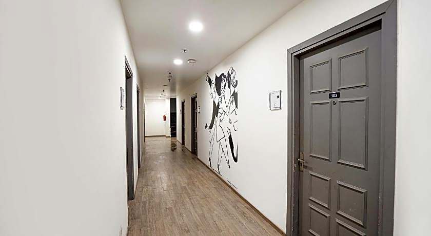 Townhouse Sector 49 Near Logix city centre