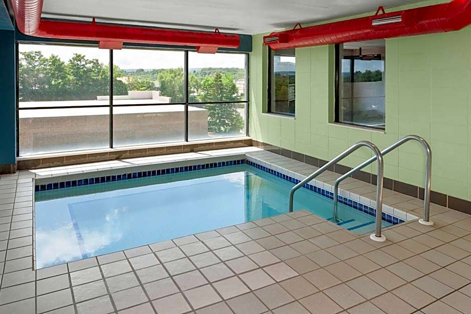 AmericInn & Suites by Wyndham Baraboo Event Center