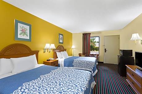 Queen Room with Two Queen Beds - Non-Smoking