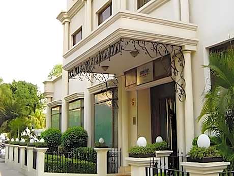 La Place Sarovar Portico Hotel