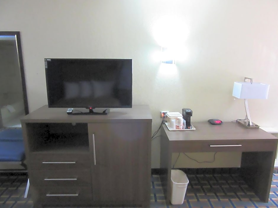 Quality Inn & Suites Near Six Flags East