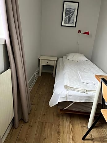 Single Room with Shared Bathroom