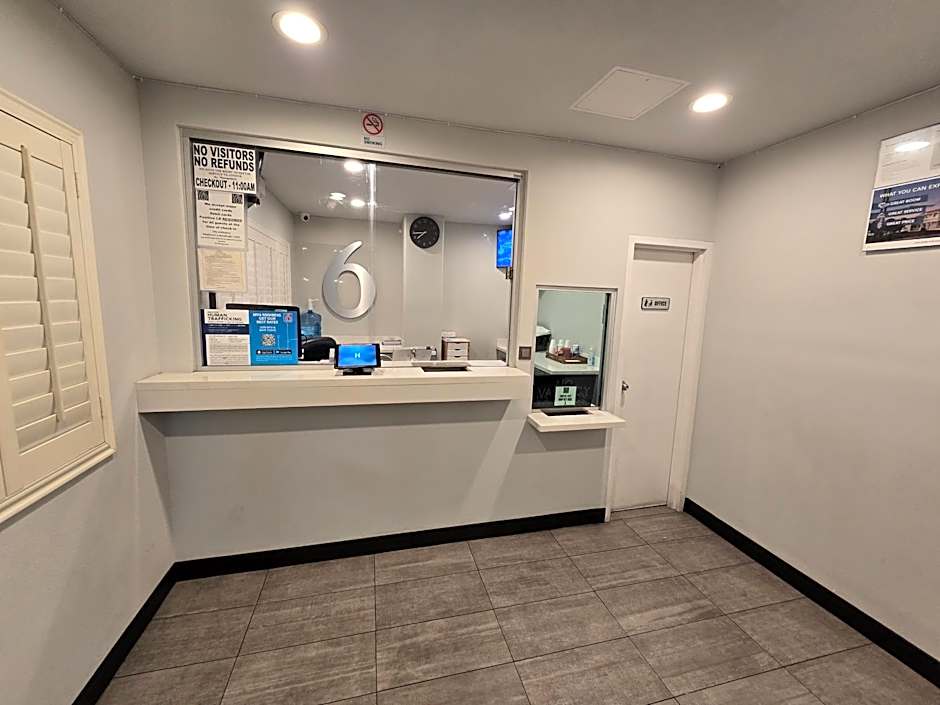 Motel 6 Los Angeles, CA - Downtown