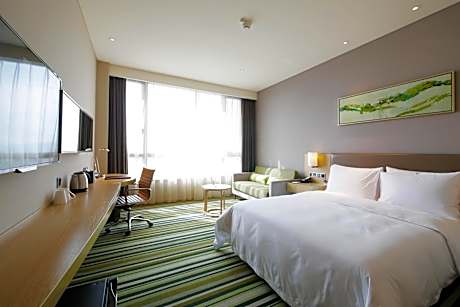 Standard Queen Room