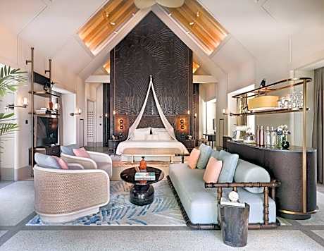 Luxury Beach Villa with Pool