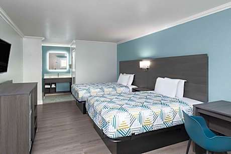 2 Double Beds Pet Friendly Non-Smoking